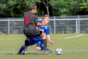 Umkämpft: Der SC Lindenhof hat sich gegen Zepfenhan den ersten Saisonsieg geholt.    Foto: Müller Foto: Schwarzwälder-Bote