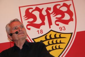 VfB-Präsident Wolfgang Dietrich stellte das Zukunftskonzept am Montagabend in Freudenstadt vor. Foto: Volker Rath