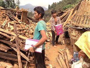 Die Care-Pakete lindern die Not der Erdbeben-Opfer zumindest kurzzeitig. Foto: Hilfe für Nepal Foto: Schwarzwälder-Bote