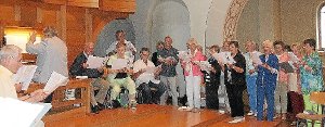 Der katholische Kirchenchor Cäcilia Rauenberg unter der Leitung von Musikdirektor Franz Wassermann (an der Orgel) begeisterte mit gepflegtem Chorgesang. Fotos: Borho Foto: Schwarzwälder-Bote