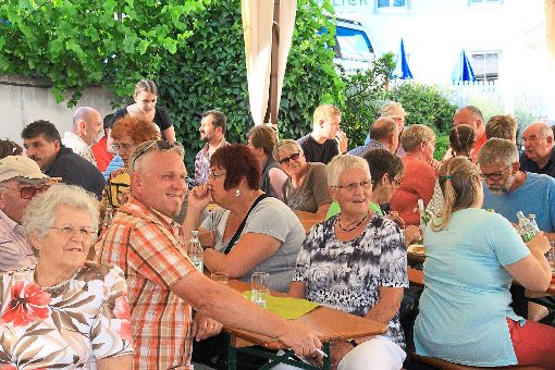Zu einem wahren Gästemagnet hat sich der Göschweiler Dorfhock entwickelt. Die Gäste kommen aus der ganzen Region und genießen hier unterhaltsame Stunden. Foto: Bächle Foto: Schwarzwälder-Bote