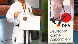 Uwe Rehnert freut sich über Bronzemedaille