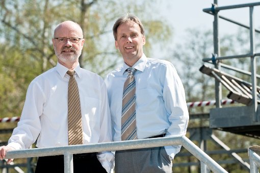 Keine Angst vor Stromausfällen: Die ENRW-Geschäftsführer Peter Küppers (links) und Christoph Ranzinger sehen für ihr Unternehmen große Chancen in der atomkraftfreien Zukunft.    Foto: ENRW