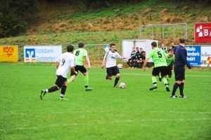 Wollen gegen Sindelfingen am Ball bleiben: die Fußballer der SG Dornstetten Foto: Fritsch Foto: Schwarzwälder-Bote
