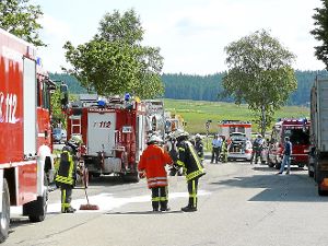 Am Dienstagmorgen ist ein Lkw auf der B 14 zwischen Oberndorf und Sulz von der Fahrbahn abgekommen. Bei dem Unfall wurde der Tank des Lasters beschädigt, Treibstoff lief ins Erdreich. (Symbolfoto) Foto: Vaas