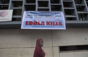 Deutschland plant, eine Luftbrücke zum Kampf gegen die Ebola-Epidemie in Westafrika aufbauen. Foto: dpa