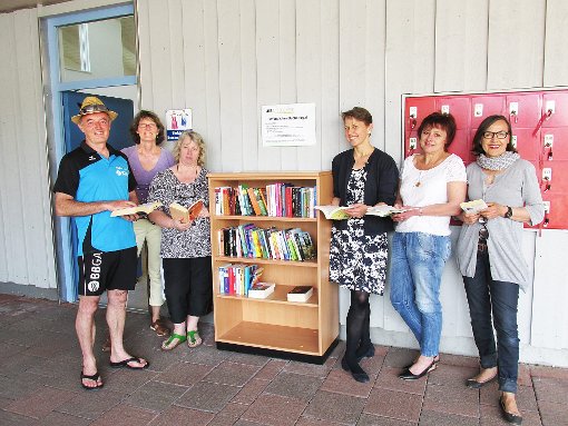 Ein Team kümmert sich  um den öffentlichen Bücherschrank im Tailfinger Naturfreibad. Foto: Archiv Foto: Schwarzwälder-Bote