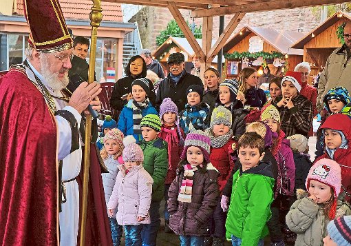 Vor allem Kinder freuen sich auf den Besuch des Weihnachtsmanns. Foto: Stadt Altensteig Foto: Schwarzwälder-Bote