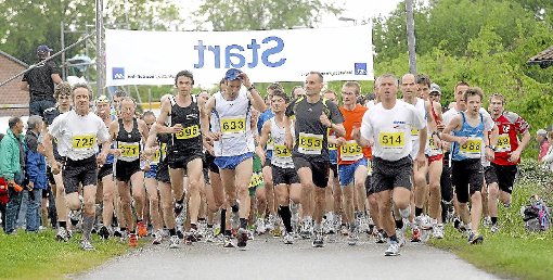 Dichtes Gedränge herrscht beim Lauf in den Mai in Ottenheim  immer unmittelbar nach dem Startschuss. Foto: Heck
