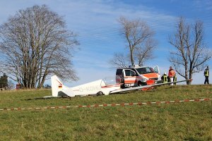 Bei einem Flugzeugabsturz bei Zepfenhan ist am Dienstag ein 43-jähriger Pilot ums Leben gekommen.  Foto: Schickle