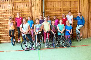 Einmal auf dem Einrad fahren war für diese Mädchen beim Ferienprogramm ein besonderes Erlebnis. Foto: Radsportverein Foto: Schwarzwälder-Bote
