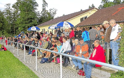 Rund 300 Besucher wollten die Nationalspieler sehen. Foto: Schwarzwälder-Bote