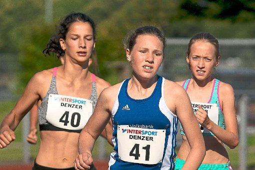 Tolle Rennen über 800m machten von links die TSV-Athletinnen Lilli Schmitt, Katharina Lutz und Charlotta Ressin. Fotos: Bernd Müller Foto: Schwarzwälder-Bote