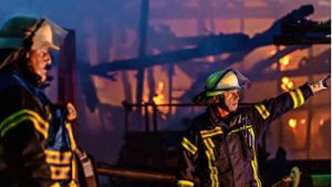 Rund 120 Wehrleute waren im September beim Brand eines Wirtschaftsgebäudes  in Neumühl im Einsatz. Es handelte sich dabei um den traurigen Höhepunkt einer ganze Serie von Bränden. Foto: Stadt Kehl