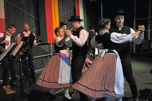 Bereits 2009, bei der vorigen Französischen Nacht, waren die Ungarn in Schönwald dabei und begeisterten  mit ihren Trachten und volkstümlichen Tänzen.  Archivfoto: Kienzler Foto: Schwarzwälder-Bote