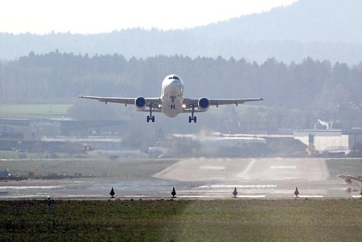 Der Flughafen Zürich hat größere Pläne. Die südbadische Bevölkerung befürchtet mehr Fluglärm. Foto: Seeger
