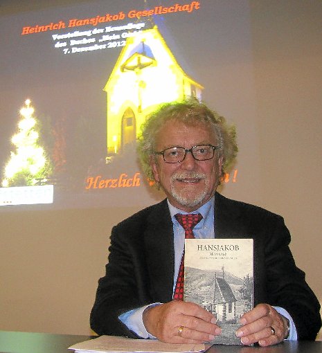 Manfred Hildenbrand Mitte) präsentierte in Hofstetten die Neuauflage von Heinrich Hansjakobs Buch Mein Grab.  Foto: Störr Foto: Schwarzwälder-Bote