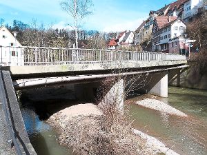 Der Austausch des Mischwasserkanals an der Noyaler Brücke in der Haigerlocher Unterstadt ist eine der wenigen völlig neuen Investitionen, die im Haushalt 2015 auftauchen Foto: Kost Foto: Schwarzwälder-Bote