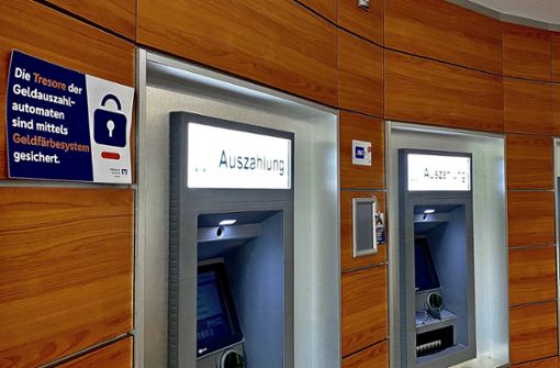 Auch die Volksbank Rottweil sichert die Gelder in den Automaten mit einem Einfärbesystem. Foto: Menzler