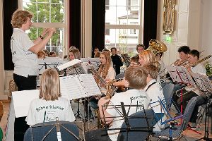 Junge Instrumentalisten von Musikverein und Ludwig-Uhland-Schule spielten auf. Foto: Lapeta Foto: Schwarzwälder-Bote