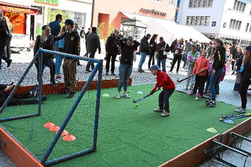 Mächtig Action war am Sonntag in Villingen – verkaufsoffener Sonntag und Kinderolympiade lockten. Foto: Spitz Foto: Schwarzwälder-Bote