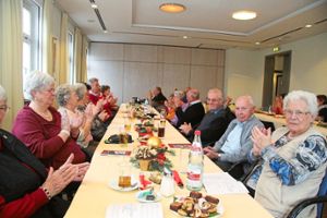 Die Mitglieder des VdK-Ortsverbands Hechingen verbrachten gemütliche Stunden bei ihrer  Weihnachts- und Jahresabschlussfeier in der Stadthalle Museum. Foto: Wahl Foto: Schwarzwälder-Bote