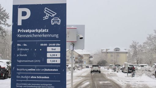 Die Schranken vor dem Parkplatz am Schwarzwald-Baar-Klinikum in Donaueschingen sind weg. Kassiert wird hier dennoch, allerdings mit einer neuen Regelung. Foto: Guy Simon