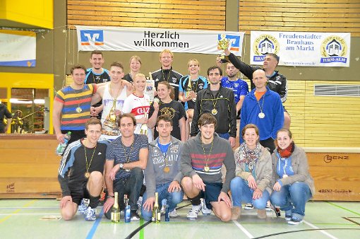 Die drei erstplatzierten Mannschaften des Bezirks-Volleyballturniers (von hinten nach vorne): TSF Dornhan, Magic Hands und Blockbusters Foto: Behm Foto: Schwarzwälder-Bote