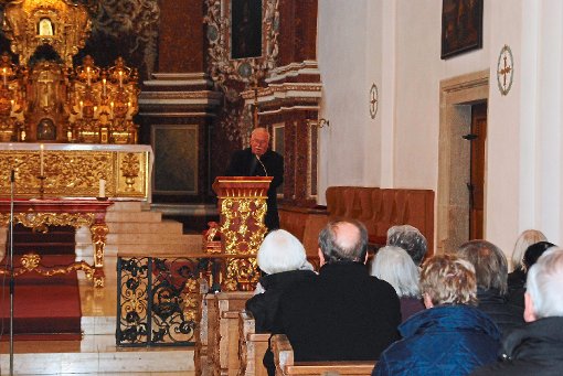 Wolfgang Urban zeigte sich als profunder Kenner der Geschichte der Weggentalkirche. Foto: Baum Foto: Schwarzwälder-Bote