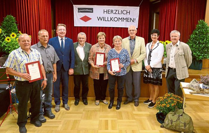 Schwarzwaldverein Schönmünz-Huzenbach: Ortsgruppe feiert 100-jähriges Bestehen  mit Stil und viel Humor
