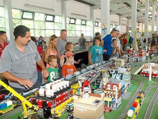 Fünf großflächige Modellbahnanlagen wurden auf dem Bahnhofsfest in Bad Herrenalb bewundert. Fotos: Glaser Foto: Schwarzwälder-Bote