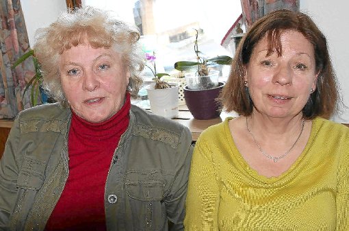 Carola Hannes (links) und Barbara Renkel (rechts) werden weiterhin den Löffinger Tierschutzverein leiten.  Foto: Bächle Foto: Schwarzwälder-Bote