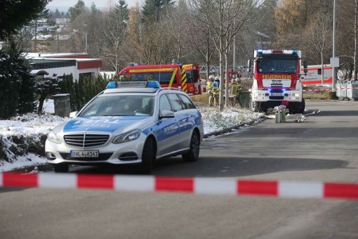Entwarnung nach einer Bombendrohung in der Villinger Wöschhalde: Die Polizei hat bekannt gegeben, dass auch am Fahrzeug keine Bombe gefunden wurde. Die Anwohner dürfen wieder in ihre Häuser zurück. Foto: Eich