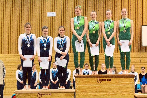 Beim Teamwettbewerb der Frauen erklommen die Gymnastinnen der DJK Ebingen das höchste Treppchen. Rang zwei ging an die Mannschaft des TV Truchtelfingen. Foto: Lissy