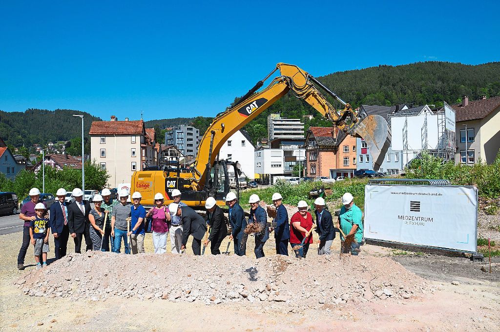 Die Bauarbeiten für das Medzentrum Schramberg haben mit dem Spatenstich offiziell begonnen.