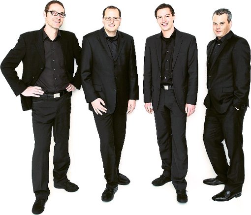 Sie spielen eine unterhaltsam-wilde Mischung: Matti Münch (Saxofon), Alex Neher (Schlagzeug), Jörg Sommer (Klavier und Gesang) sowie Andreas Bott (Bass). Foto: Band Foto: Schwarzwälder-Bote
