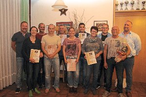 Die Narrenzunft Vollmaringen ehrte eine ganze Reihe langjähriger Mitglieder. Foto: Geisel Foto: Schwarzwälder-Bote