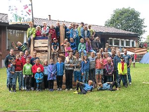 Begeistert vom Jugendhaus-Zeltlager in Aichelberg: Teilnehmer und Betreuer auf dem U-Boot A 35. Foto: Ziegelbauer Foto: Schwarzwälder-Bote