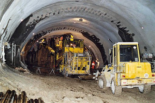 Bergmännischer Tunnelbau wie hier beim Bau des Ebinger Tunnels ist teuer. In Lautlingen ginge es laut RP nicht ohne.  Foto: Kistner