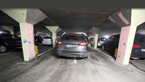 Fahrer belegen immer wieder zwei Parkplätze