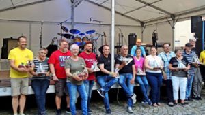 Motorradfahrer feiern in Wolfach