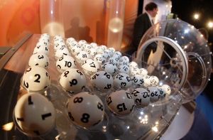 Beim Mittwochslotto fehlen zwei Kugeln - so eine Panne ist in den fast 60 Jahren Lotto-Geschichte noch nie vorgekommen. Foto: dpa