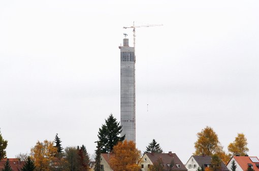 Fügt sich der Turm gut ins Stadtbild ein? Diese Frage stellten Schüler der EHG Passanten in Rottweil. Foto: Schule Foto: Schwarzwälder-Bote