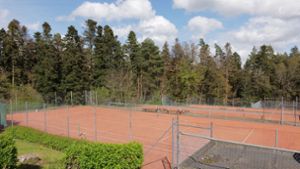 Hinter diesen Tennisplätzen soll der neue Waldkindergarten entstehen. Foto: Thomas Fritsch