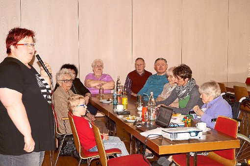 SPD-Buntspecht-Fraktionsvorsitzende Tanja Witkowski nahm die AWO-Senioren und ihre Gäste auf eine Fotorundreise durch die Schramberger Stadttteile mit.  Foto: Mirko Witkowski Foto: Schwarzwälder-Bote