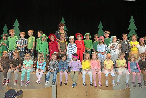 Auch die Kinder freuten sich über das Jubiläum und die Sanierung des Kindergartens Sonnenstrahl in Ebhausen.  Fotos: Priestersbach Foto: Schwarzwälder-Bote