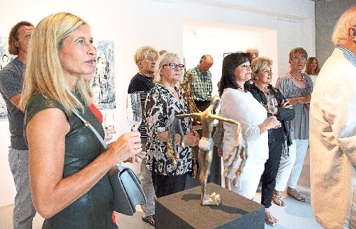 Beeindruckt zeigten sich die Besucher der Vernissage von den Werken, die  in der Villinger Galerie Bovistra   zu sehen sind.  Foto: Wehrle Foto: Schwarzwälder-Bote