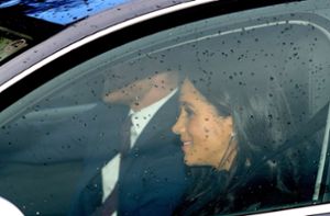 Prinz Harry und seine Ehefrau Meghan sind offenbar von „höchst aggressiven“ Fotografen verfolgt worden (Archivbild). Foto: dpa/Aaron Chown