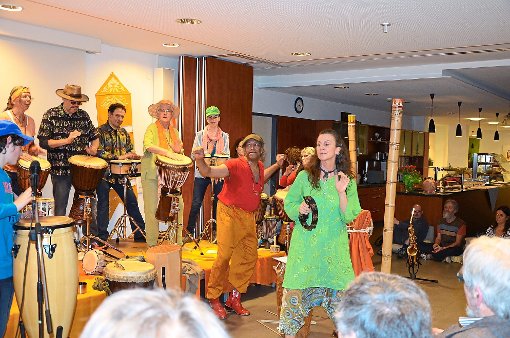 Die Perkussionsband Jayantha & the Clan beeindruckte im Wimberger Seniorenzentrum mit   fernöstlichen Klängen.  Foto: Bausch Foto: Schwarzwälder-Bote