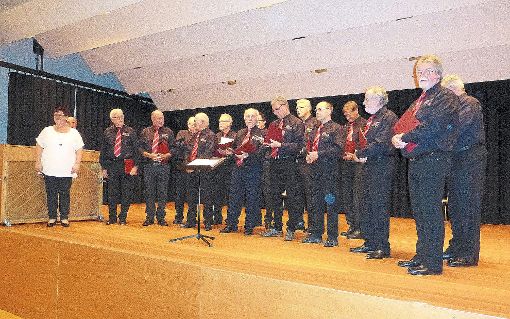 Der Männerchor des Frohsinn Fluorn trägt zum Gelingen des Liederabends bei.  Fotos: Verein Foto: Schwarzwälder-Bote